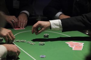 Wir statten Sie mit Chips, Karten und Croupiers aus